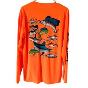 Men’s long sleeve fishing shirt.